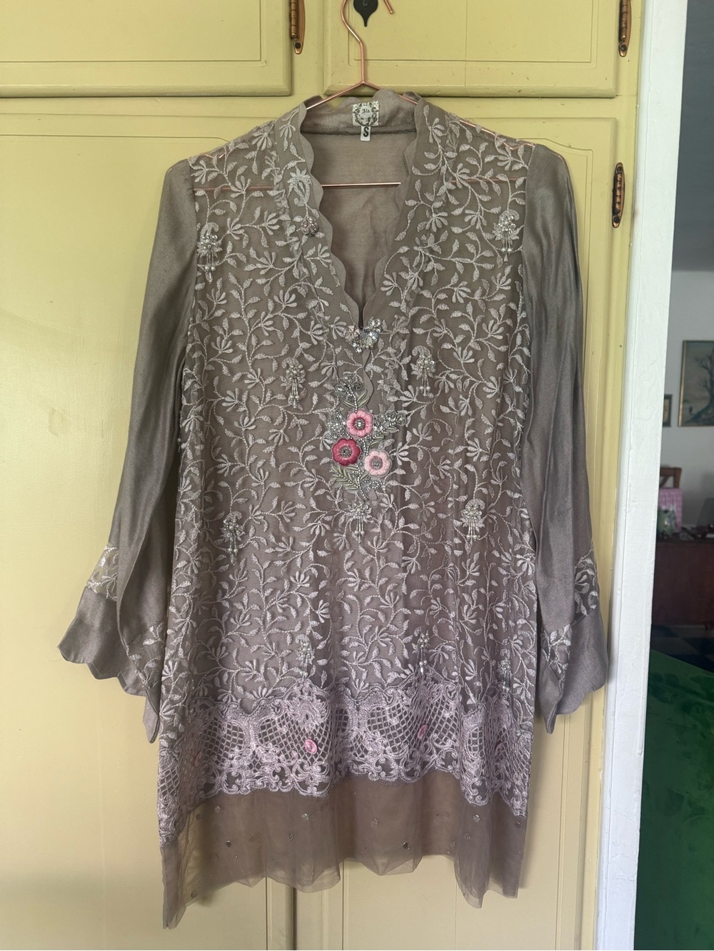 Embroidered Scallop-Neck Women’s Tunic - Taupe